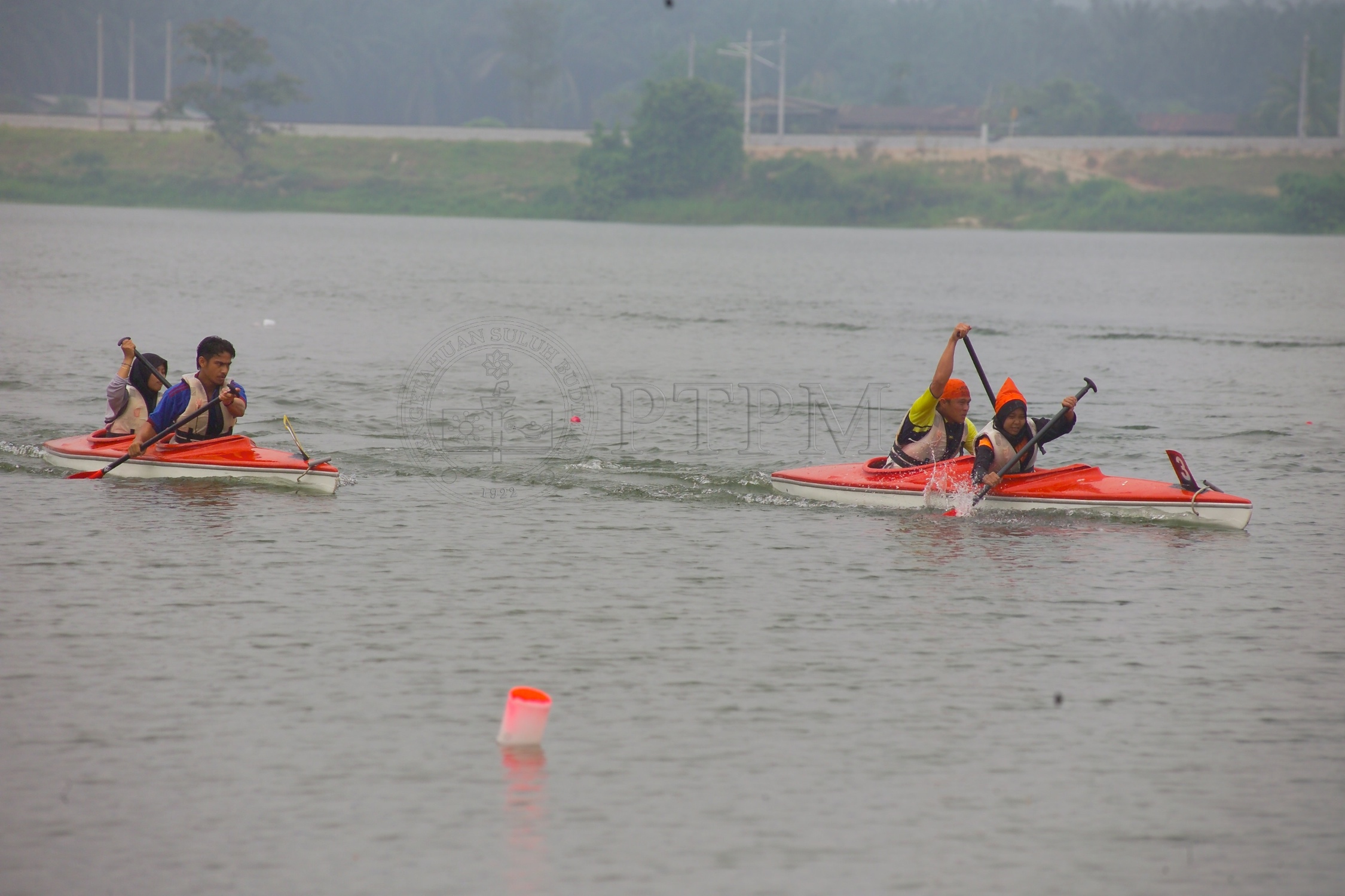 PTPM 05 13 kayak D8XZ8685